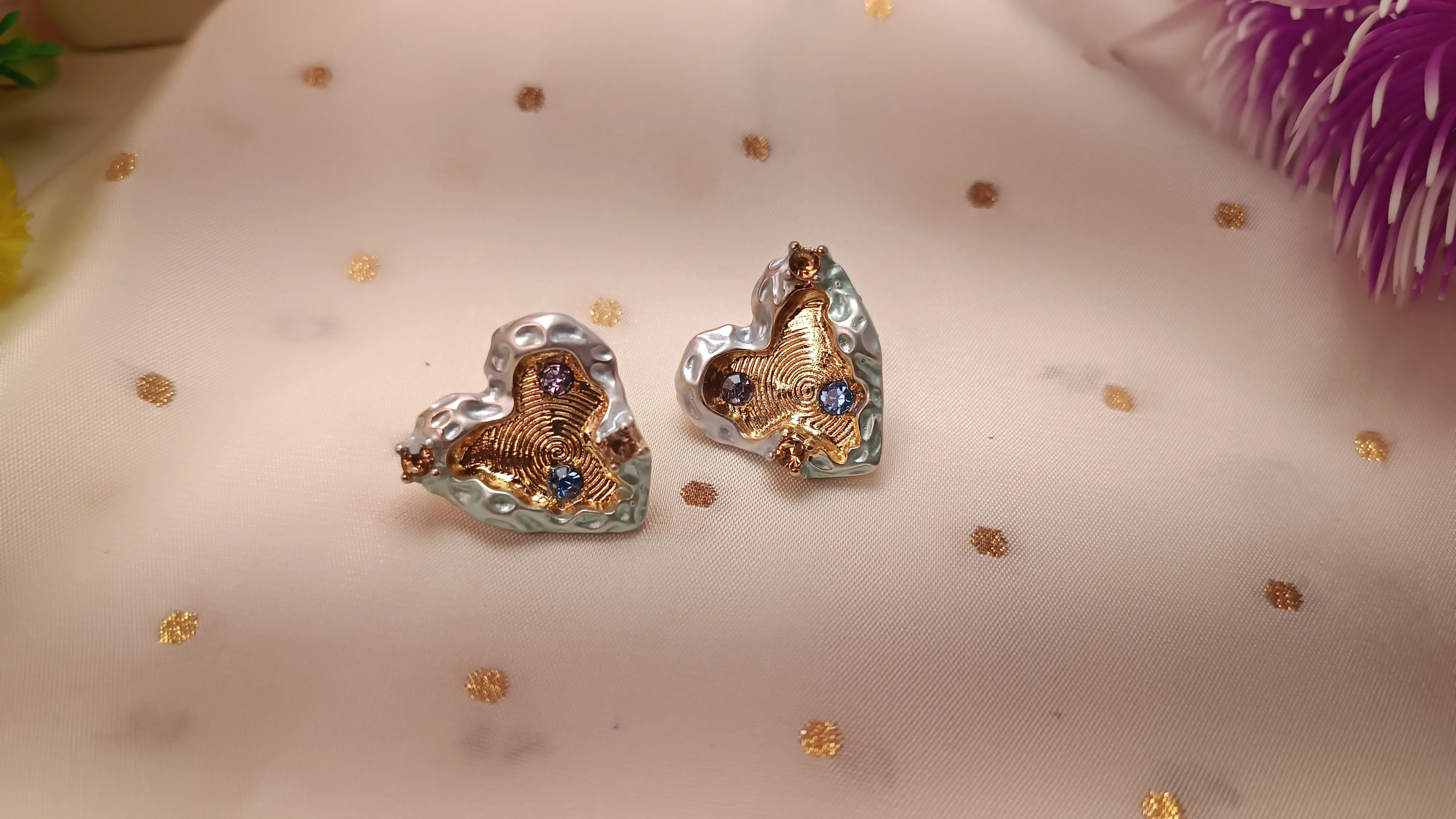 Dual-Tone Aurora Heart Earrings – Crystal Embellished Textured Statement Studs